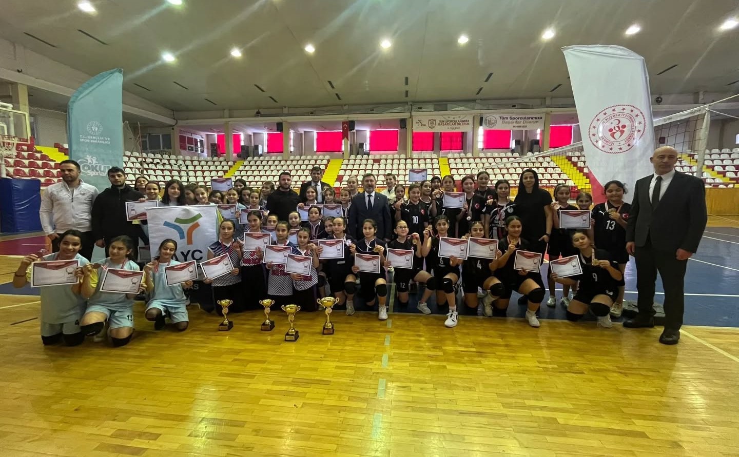 Sivas’ta Küçükler Voleybol İl Birinciliği Müsabakaları 4 Eylül Spor Salonunda Sona Erdi.