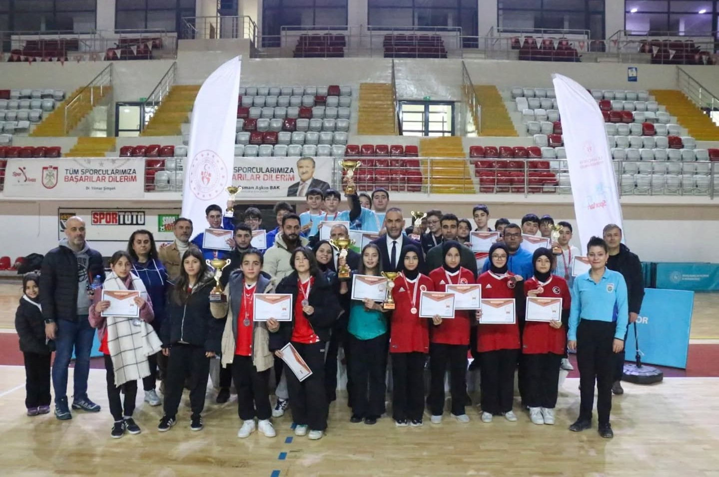 Sivas’ta Masa Tenisi Yıldızlar İl Birinciliği Müsabakaları, Taha Akgül Spor Salonunda Sona Erdi