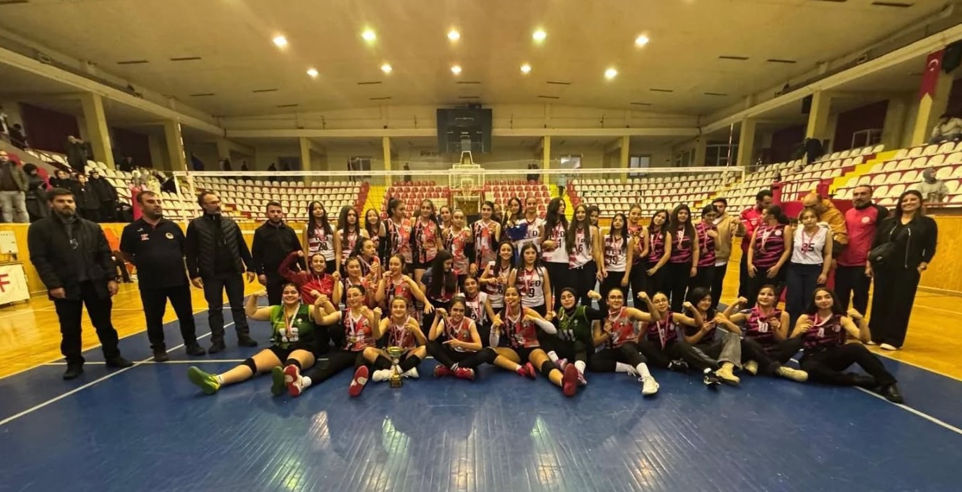 Sivas’ta Okul Sporları faaliyetleri Kapsamında Düzenlenen Küçük Kızlar Voleybol İl Birinciliği Müsabakaları, 4 Eylül Spor Salonumuzda Sona Erdi.