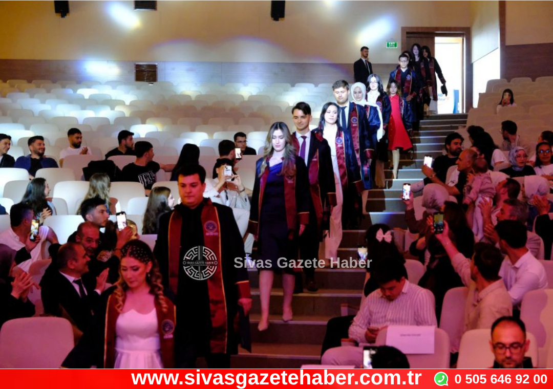 Sivas Cumhuriyet Üniversitesi Hukuk Fakültesi İlk Mezunlarını Verdi
